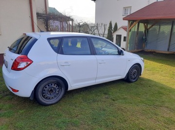 Kia Ceed I Hatchback 5d Facelifting 1.6 CRDi WGT 90KM 2011 KIA CEE'D (ED) 1.6 CRDi 90 KM, zdjęcie 4