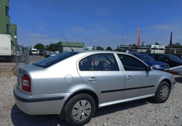 Skoda Octavia I Hatchback 1.6 MPI 102KM 2003 Skoda Octavia Skoda Octavia 1.6 Benzyna 102KM, zdjęcie 3