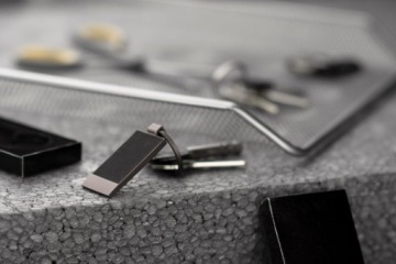 БРЕЛОК С СОБСТВЕННОЙ ГРАВИРОВКОЙ БРЕЛОК-КУЛОН С ЛОГОТИПОМ НАЗВАНИЕ МАТЕРИАЛ