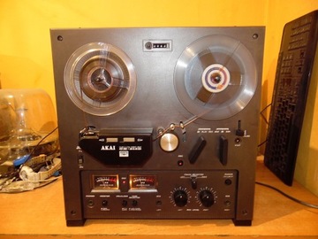 Катушечный магнитофон Akai GX-215D Autoreverse воспроизводит и записывает после обслуживания.