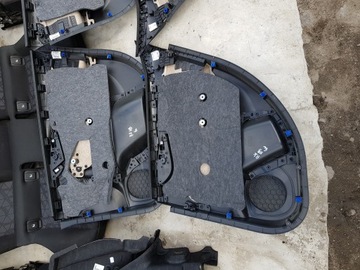 Обшивка дверей Опель Астра К HB