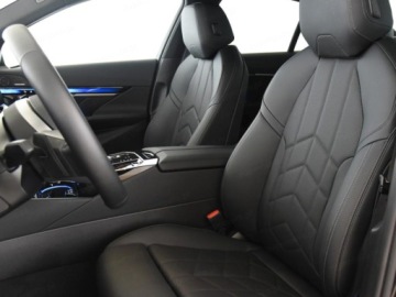 BMW Seria 5 G90-91 Touring 2.0 520d 197KM 2025 BMW Seria 5 520d xDrive Sport Sedan 2.0 (197KM) 2025, zdjęcie 3