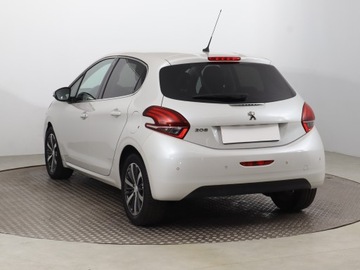 Peugeot 208 I Hatchback 5d Facelifting 1.2 PureTech 110KM 2018 Peugeot 208 1.2 PureTech, Salon Polska, zdjęcie 3