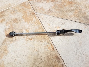 zacisk do koła mtb, tył, 5x135mm, QR