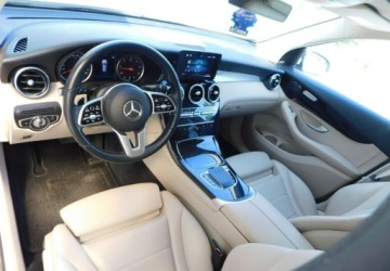 Mercedes GLC C253 SUV Facelifting 2.0 200d 163KM 2020 Mercedes-Benz GLC 4 Matic z Gwarancja Bezowa Skora 2.0 Diesel 163KM, zdjęcie 3