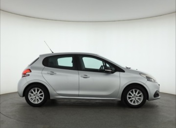 Peugeot 208 I Hatchback 5d Facelifting 1.2 PureTech 82KM 2015 Peugeot 208 1.2 PureTech, Salon Polska, zdjęcie 5