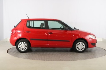 Skoda Fabia II Hatchback Facelifting 1.2 HTP 60KM 2011 Skoda Fabia 1.2, Klima, zdjęcie 5