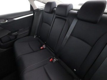 Honda Civic X Sedan 4d 1.6 i-DTEC 120KM 2018 Honda Civic automat klima auto navi grzane fotele, zdjęcie 16