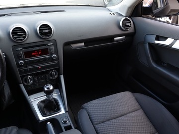 Audi A3 8P Hatchback 3d 1.2 TFSI 105KM 2011 Audi A3 1.2 TFSI, Klima, Klimatronic, Parktronic, zdjęcie 7