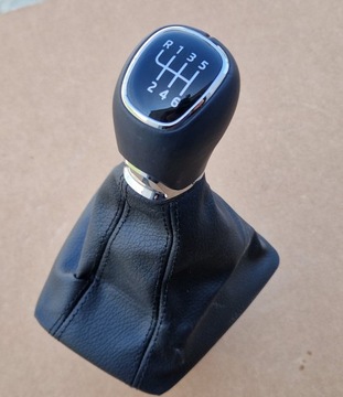 HLAVICE MĚCH MANUÁLNÍ SKODA OCTAVIA IV KŮŽE JAKO NOVÁ 5E4711113D ORIG.