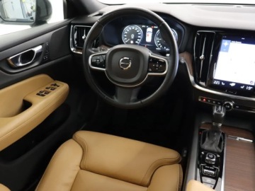Volvo V60 II  Kombi 2.0 D4 190KM 2020 Volvo V60 Cross Country D4 2.0 AWD, 187 KM, 4X4, zdjęcie 6