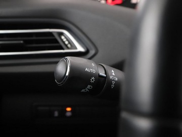 Peugeot 308 II Hatchback Facelifting 1.2 PureTech 130KM 2018 Peugeot 308 Automat Navi Klimatyzacja Kamera, zdjęcie 32