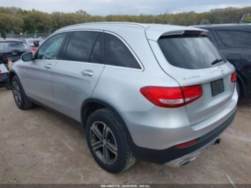Mercedes GLC C253 2017 Mercedes-Benz GLC 300 4matic, 2017r., 4x4, 2.0L 2.0 Benzyna 241KM, zdjęcie 2