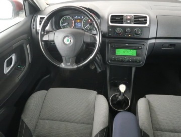Skoda Fabia II Kombi 1.6 i 16V 105KM 2008 Skoda Fabia 1.6 16V, Klima, Parktronic,ALU, zdjęcie 6