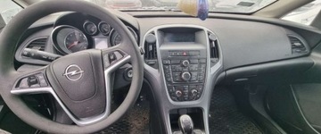 Opel Astra J Sports Tourer Facelifting 1.4 Turbo ECOTEC 120KM 2015 Opel Astra 2015r. 1.4 Benzyna. Uszkodzony prawy bok. Jezdzi. 1.4 Benzyna, zdjęcie 4