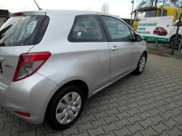 Toyota Yaris III Hatchback 5d Facelifting 1.0 VVT-i 69KM 2014 Toyota Yaris Salon Polska Klimatyzacja Wspomaganie Abs Benzyna 69KM, zdjęcie 10