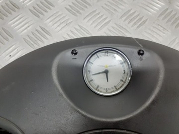 MŘÍŽKA VENTILACE STŘEDNÍ  HODINY CHRYSLER 300M