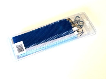 Настольный теннис и сетка для пинг-понга на столе.