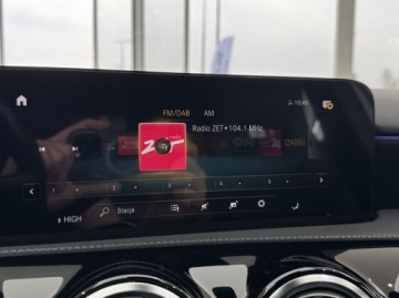 Mercedes Klasa A W177/V177 Hatchback 1.3 200 163KM 2021 Mercedes-Benz Klasa A 200 AMG Line Kamera cofania Ambiente CarPlayAndro, zdjęcie 27