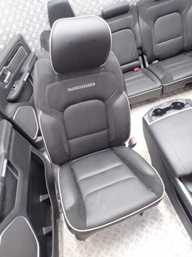 RAM 1500 V 19R< СИДЕНЬЯ, СИДЕНЬЯ, КОЖАНЫЕ СТОРОНЫ