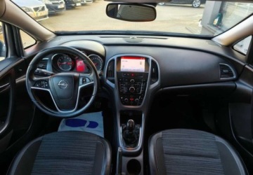 Opel Astra J Sedan 1.4 Twinport ECOTEC 100KM 2014 Opel Astra Opel Astra 1.4 Active 1.4 Benzyna 100KM, zdjęcie 5