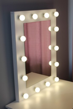 СВЕТОДИОДНОЕ ЗЕРКАЛО ДЛЯ МАКИЯЖА ГОЛЛИВУДСКИЙ ТРУБОДНЫЙ СТОЛИК