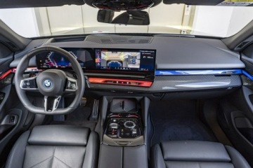 BMW Seria 5 G90-91 Sedan Plug-In 3.0 50e 489KM 2026 BMW 550 xDrive Sedan DEMO - Koła zimowe w cenie!, zdjęcie 15
