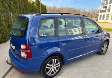 Volkswagen Touran I 2.0 FSI 150KM 2007 Volkswagen Touran 2.0 Benzyna Ladny Stan Klimatronik Kamera NAVI Zadbany, zdjęcie 2