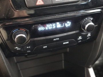 Suzuki Vitara III SUV Facelifting 1.0 BoosterJet 111KM 2019 Suzuki Vitara 1.0 BoosterJet, Salon Polska, zdjęcie 11