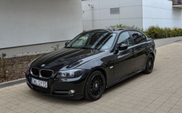 BMW Seria 3 E90-91-92-93 Limuzyna E90 318i 143KM 2010 BMW Seria 3 Lift 2010 r. Bezwypadkowy 2.0 Benzyna 143KM
