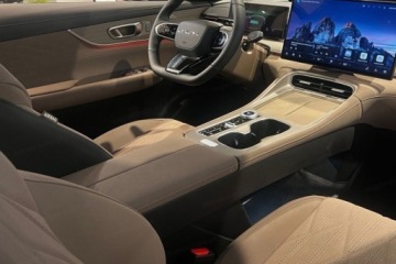 Chery Tiggo 8 SUV PHEV 1.5 T-GDI DHE 279KM 2025 Od ręki - Prestige Super Hybrid 1.5 T-GDI 279KM 7os., zdjęcie 9