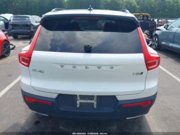 Volvo XC40 Crossover 2.0 T5 247KM 2019 Volvo XC 40 T5 R-Design 2019 2.0 Benzyna 248KM, zdjęcie 3