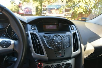 Ford Focus III Kombi 1.6 Duratorq TDCi DPF 95KM 2011 Ford Focus 1.6TDCi 95KM 2011r. Polski Salon Klima, zdjęcie 9