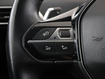 Peugeot 3008 II Crossover 1.5 BlueHDI 130KM 2018 Peugeot 3008 Automat Virtual Navi Kamera cofania, zdjęcie 31