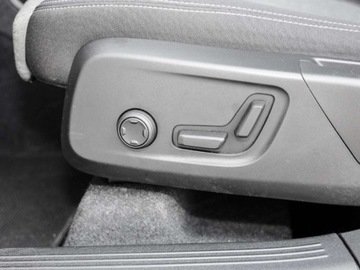 Volvo XC40 Crossover Facelifting 2.0 B3 163KM 2025 VOLVO XC40 B3 Plus Dark Suv 2.0 (163KM) 2025, zdjęcie 4