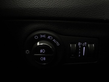 Jeep Compass II SUV 1.4 MultiAir 140KM 2019 Jeep Compass Grzane fotele grzana kierownica klima, zdjęcie 33