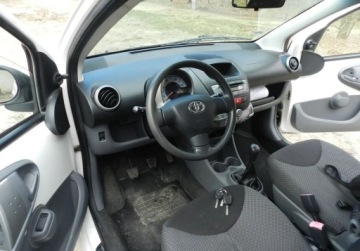 Toyota Aygo I Hatchback 3d 1.0 VVT-i 68KM 2010 Toyota Aygo sliczna mala tania niezawodna BEZ RDZY klima Benzyna 68KM, zdjęcie 14