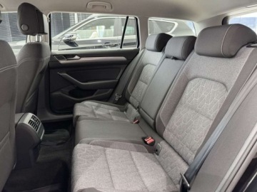 Volkswagen Passat B8 Variant Facelifting 2.0 TDI SCR 150KM 2023 Volkswagen Passat Business ACC LED Hak CarPlayAndroid Auto Podgrzewan, zdjęcie 11