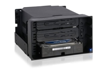 ICY DOCK: 3 отсека для жестких дисков 3,5 дюйма SATA/SAS в 2 отсеках 5,25 flexiDOCK MB8