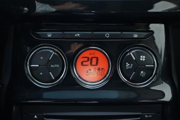 Citroen C3 II Hatchback facelifting 1.2 VTi 82KM 2014 Citroen C3 1.2 PureTech, Salon Polska, Klima, zdjęcie 15