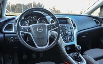 Opel Astra J Sports Tourer 2.0 CDTI ECOTEC 160KM 2010 Opel Astra 2,0CDTI (160KM) 196 tys. km Bezwypadkowy 2.0 Diesel 160KM, zdjęcie 8