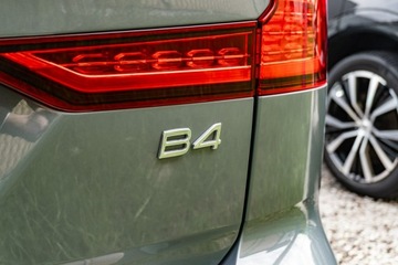 Volvo V60 II  Kombi Facelifting 2.0 B4 197KM 2023 Volvo V60 B4 D Plus Dark 197KM FV23%, zdjęcie 22