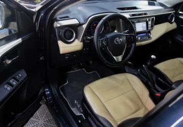 Toyota RAV4 IV MPV D-4D 125 124KM 2015 Toyota RAV4 Polski salon _ Podgrzewane fotele _ Skorzana tapicerka _ 4x4, zdjęcie 14