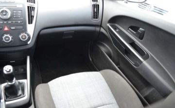 Kia Ceed I Hatchback 5d Facelifting 1.4 DOHC CVVT 90KM 2010 Kia Ceed bezwypadkowe - Niski przebieg - klimatyzacja - OPLACONY 1.4 90KM, zdjęcie 35