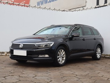 Volkswagen Passat B8 Variant 2.0 TDI BlueMotion SCR 150KM 2018 VW Passat 2.0 TDI, Automat, Navi, Klima, zdjęcie 1