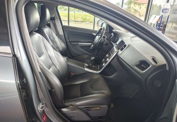 Volvo V60 I Kombi Facelifting 2.0 D3 DRIVE-E 150KM 2015 Volvo V60 Volvo V60 I Zadbane Zarejestrowane 2.0 Diesel 150KM, zdjęcie 24