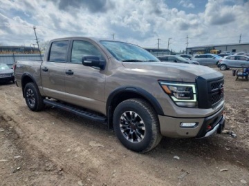 Nissan Titan 2024 Nissan Titan Pro-4X 2024 5.6 Benzyna 400KM, zdjęcie 4