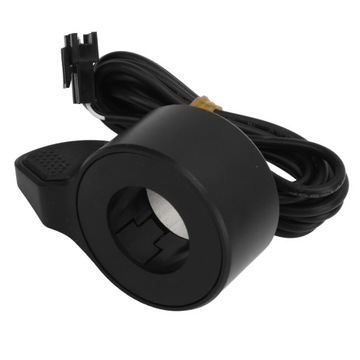 Электрический самокат чувствителен к дроссельной заслонке под большим пальцем