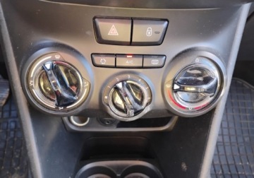 Peugeot 208 I 2016 Peugeot 208 2016r, 1.2Benzyna. Delikatnie uszkodzony prawy przod. Jezdzi., zdjęcie 13