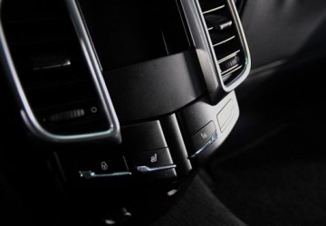 Porsche Cayenne II SUV Facelifting 3.0 E-Hybrid 416KM 2016 Porsche Cayenne Hybryda_Plug in _ Kamera _ Skory _ 3.0 Hybryda Plug-in, zdjęcie 12